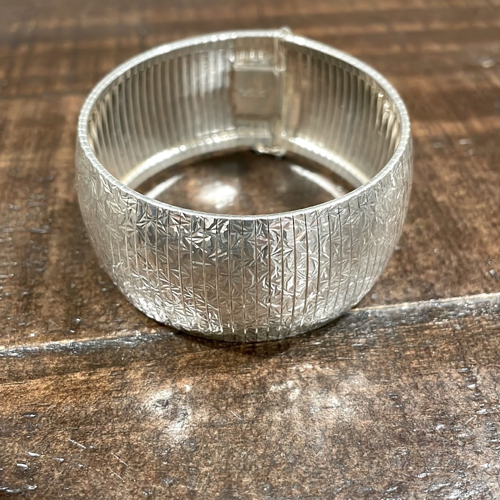 BELLA DIVA SILVER CUFF BRACELET.